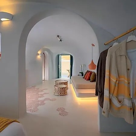 Elements Cave 4* Santorini Island