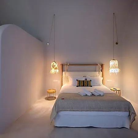 Elements Cave 4* Santorini Island